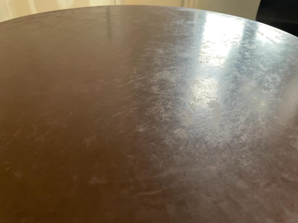 tavolino design tadelakt marrone