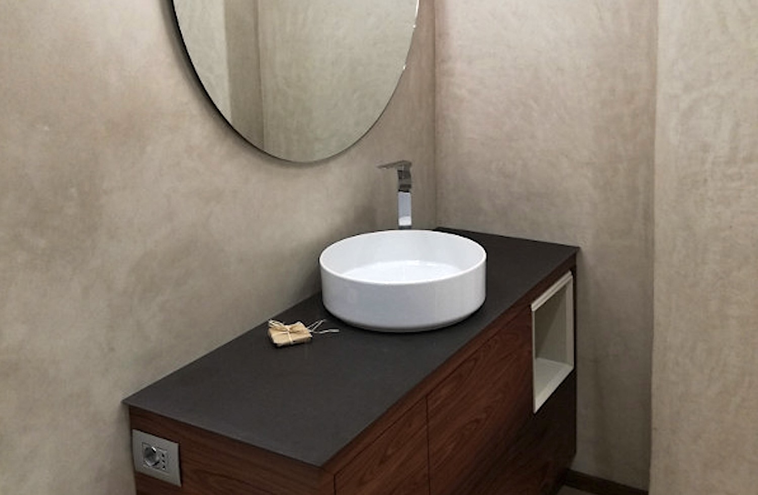 Bagno in Tadelakt Grigio