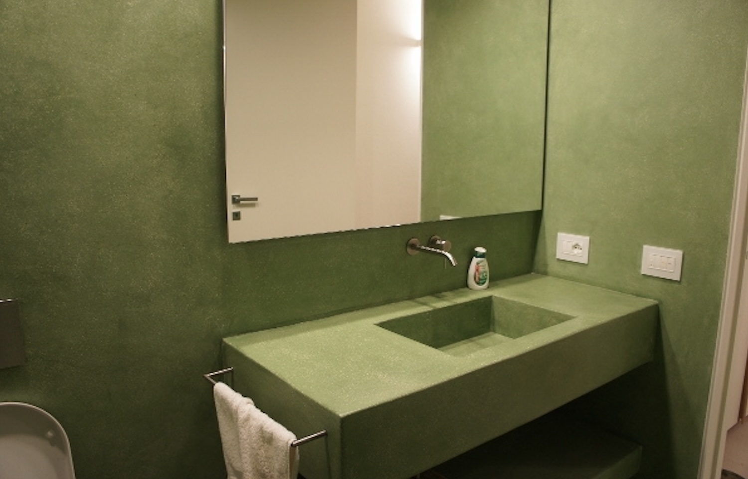 Bagno in Tadelakt verde