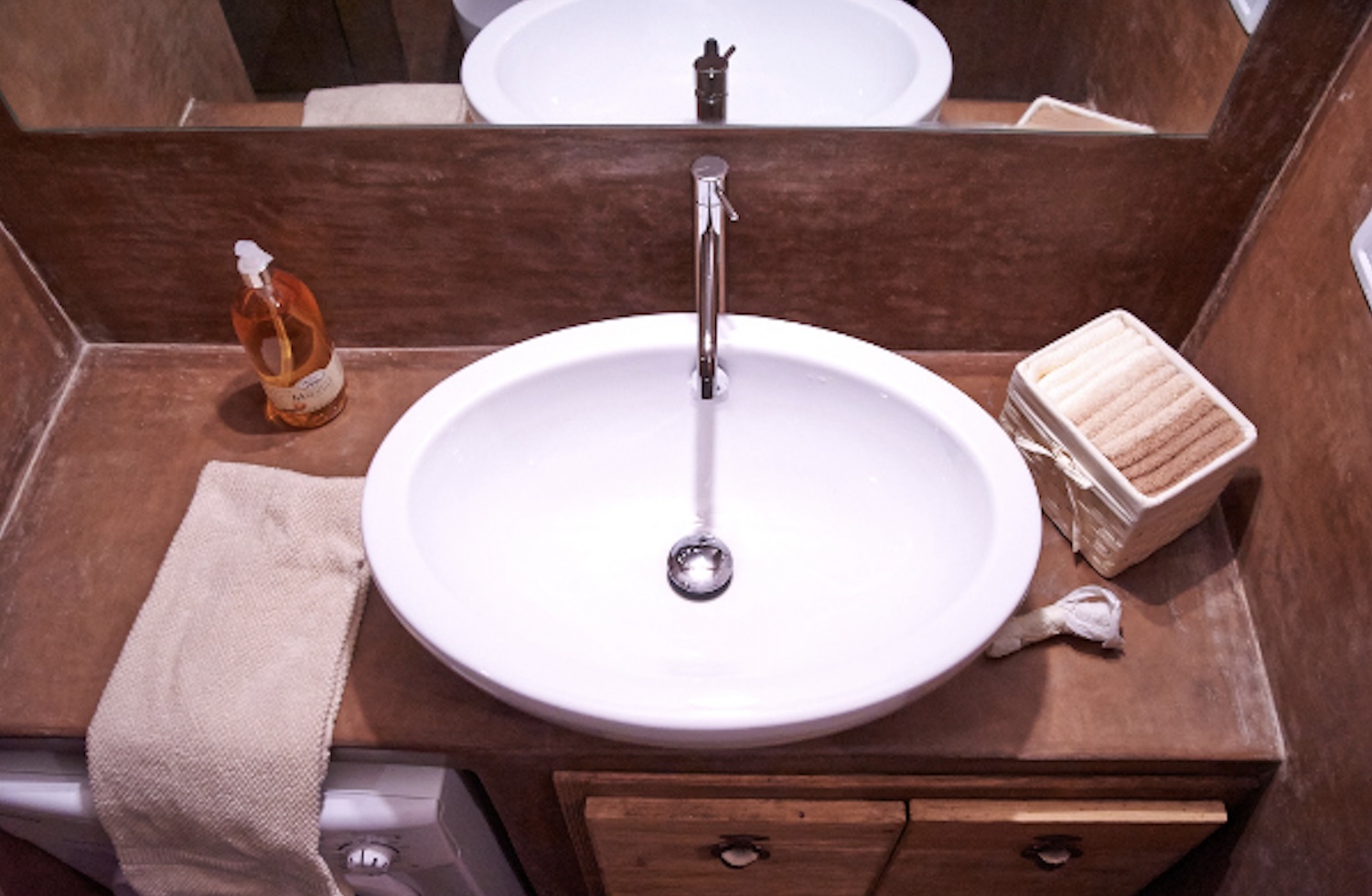 Bagno in tadelakt Marrone