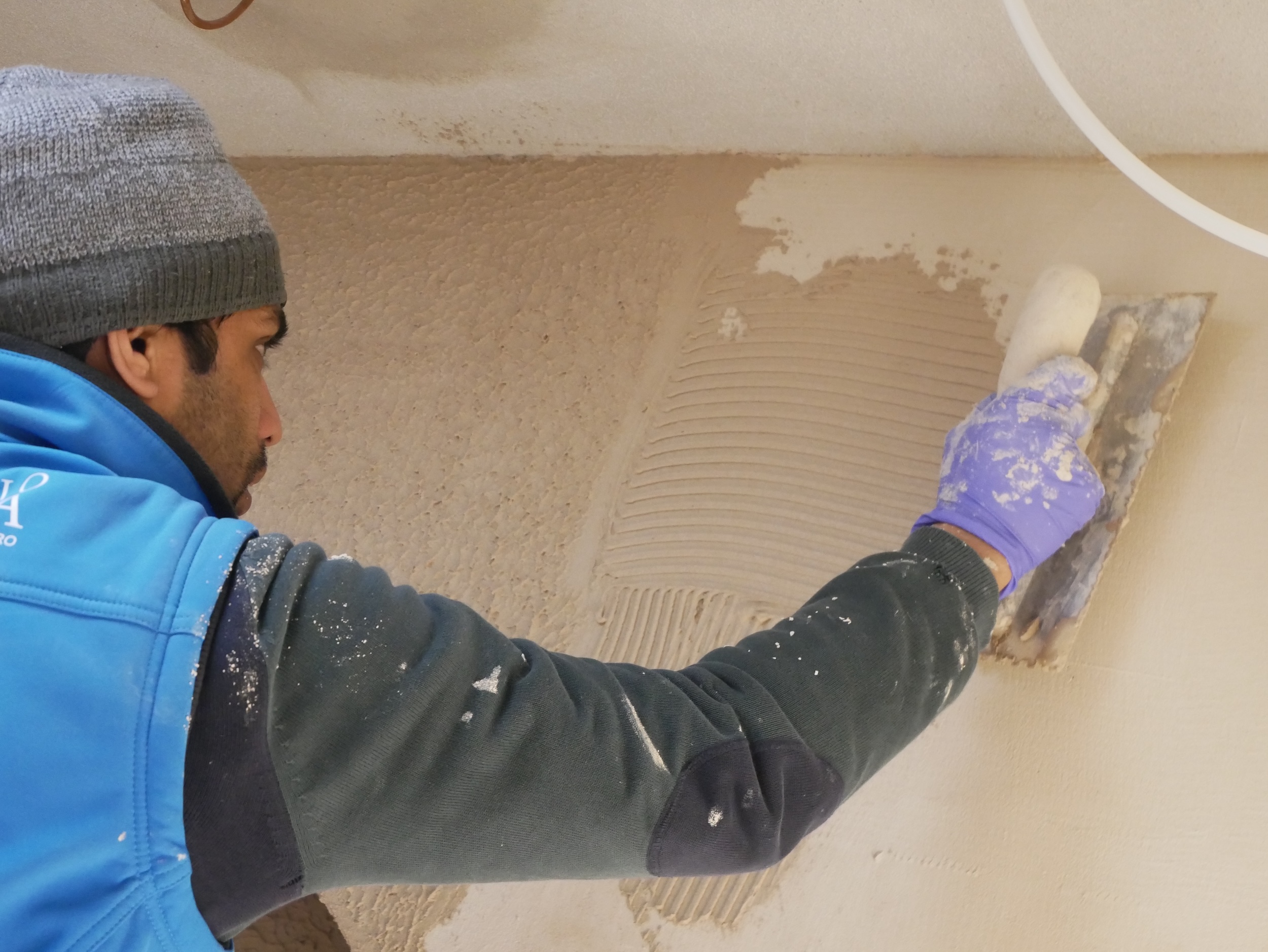 Fondo Aggrappante steso con il frattone dentato