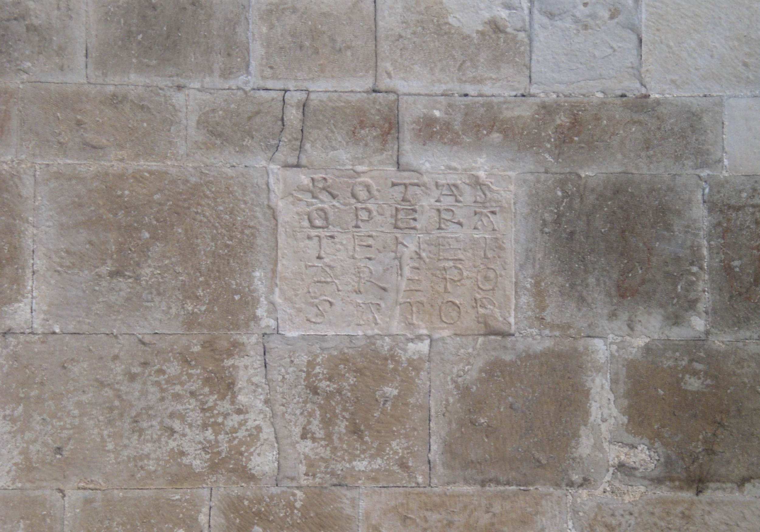 Il Quadrato del Sator inciso nel marmo