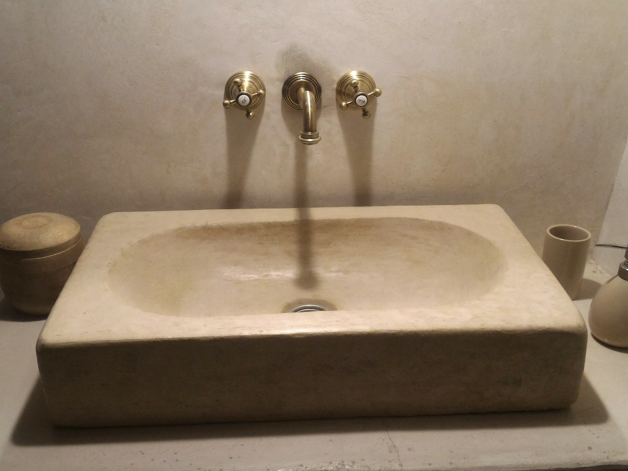 Lavandino in Tadelakt naturale