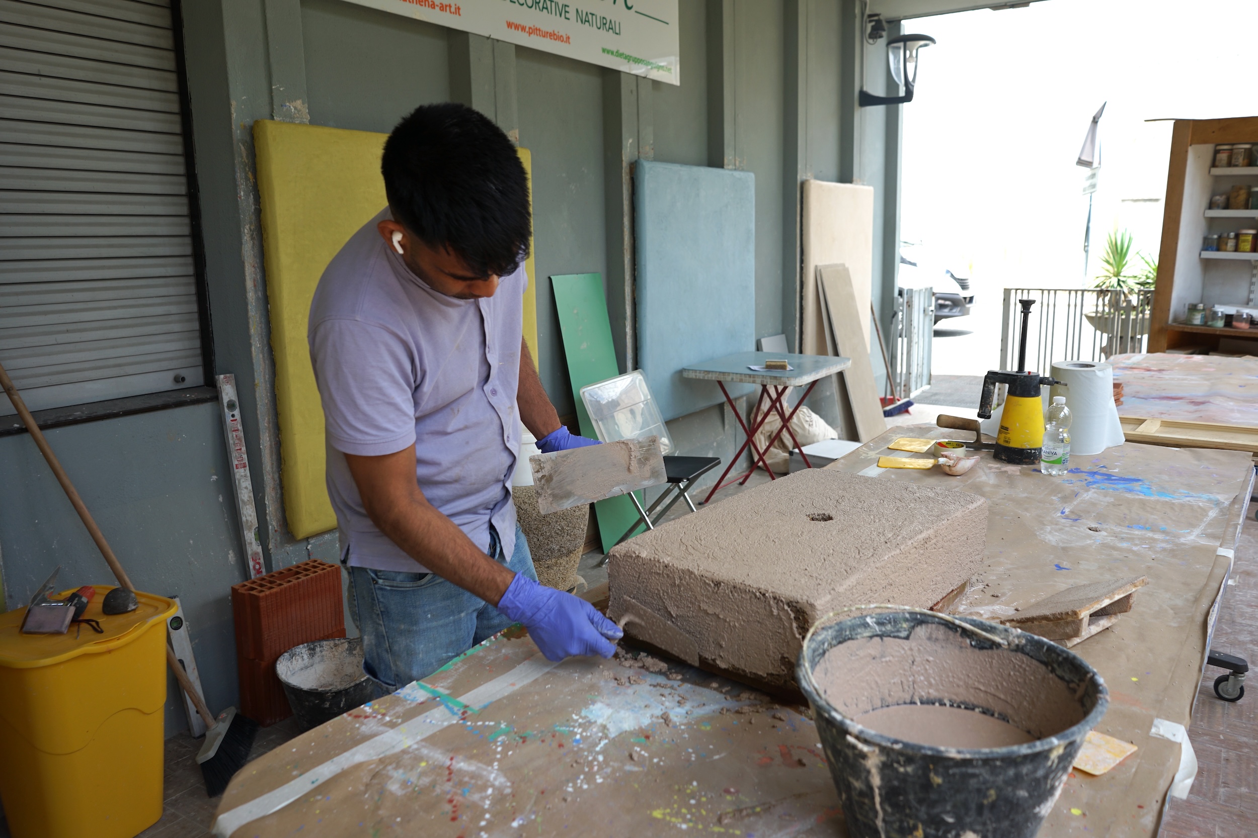 Rivestimento lavandino con Tadelakt