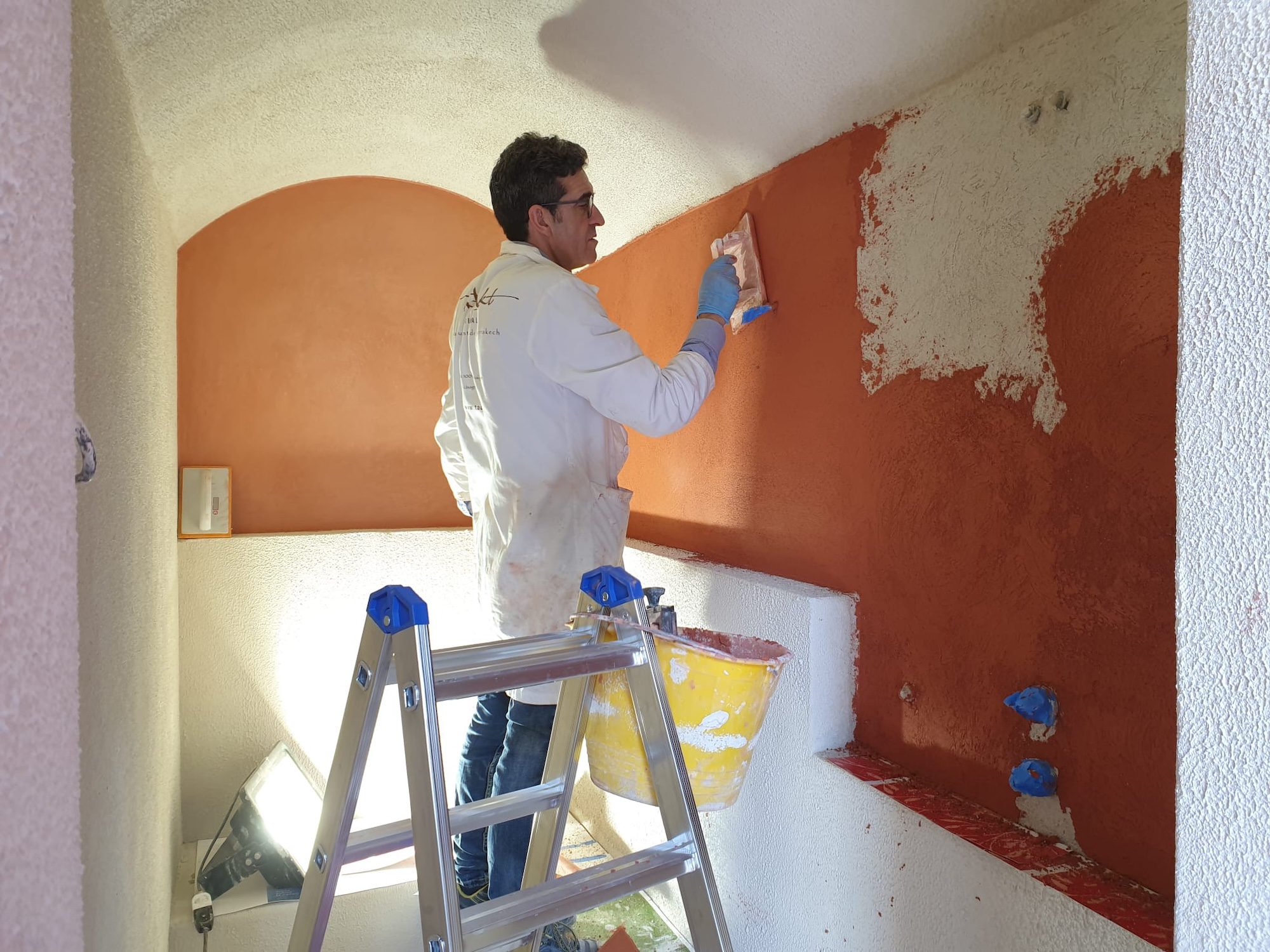 Stesura del Tadelakt Rosso Marrakech