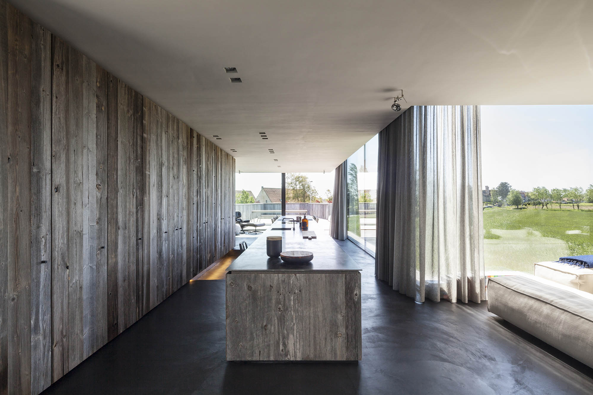 Graafjansdijk House cucina con pavimenti in tadelakt