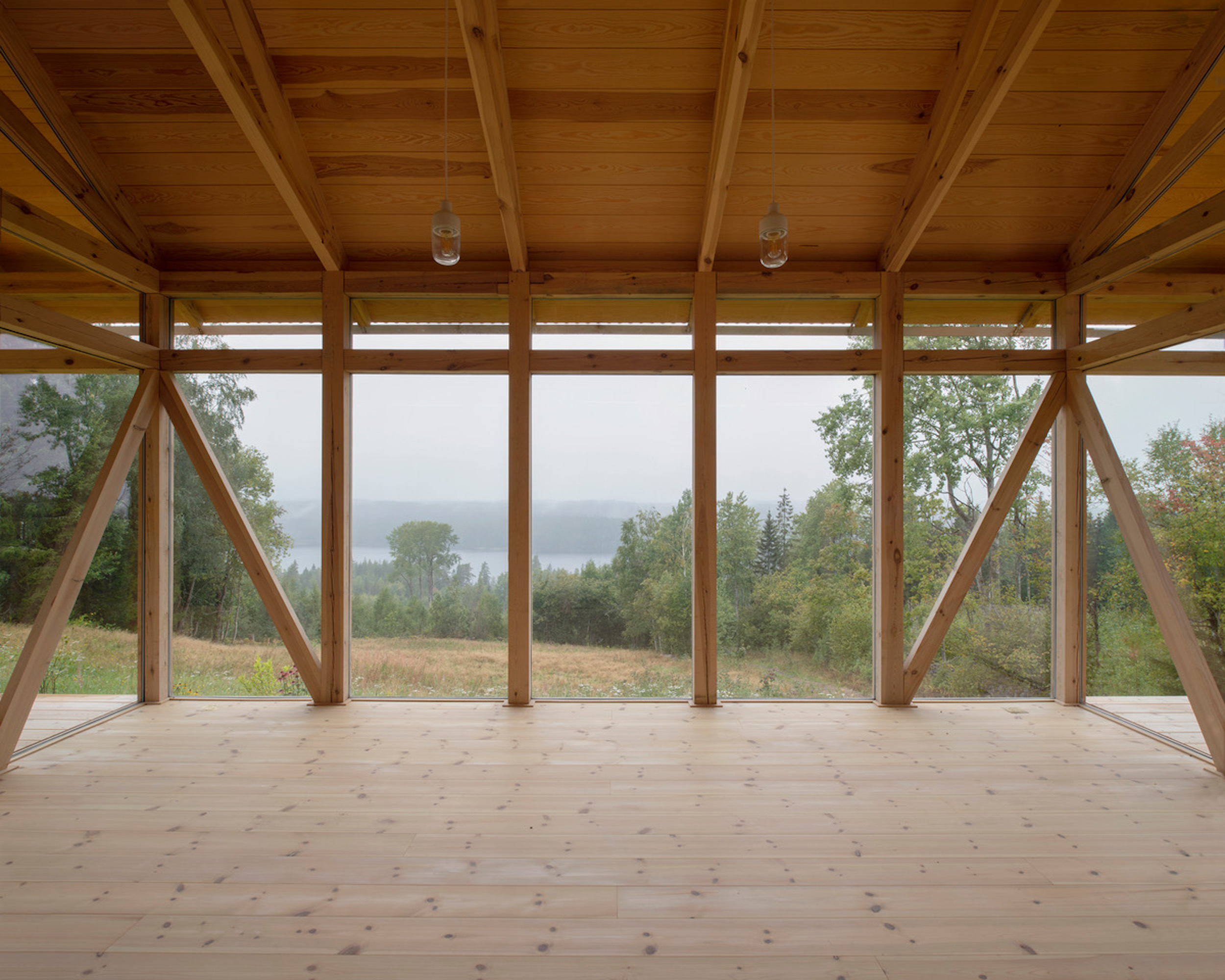 Höghult House grande vetrata con vista sul lago