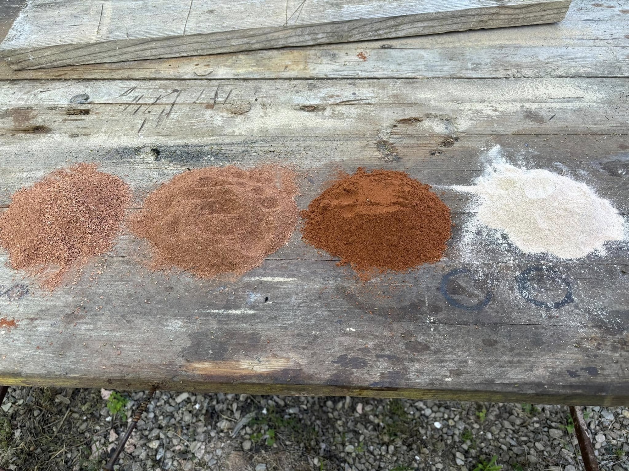 Ingredienti per la preparazione del cocciopesto