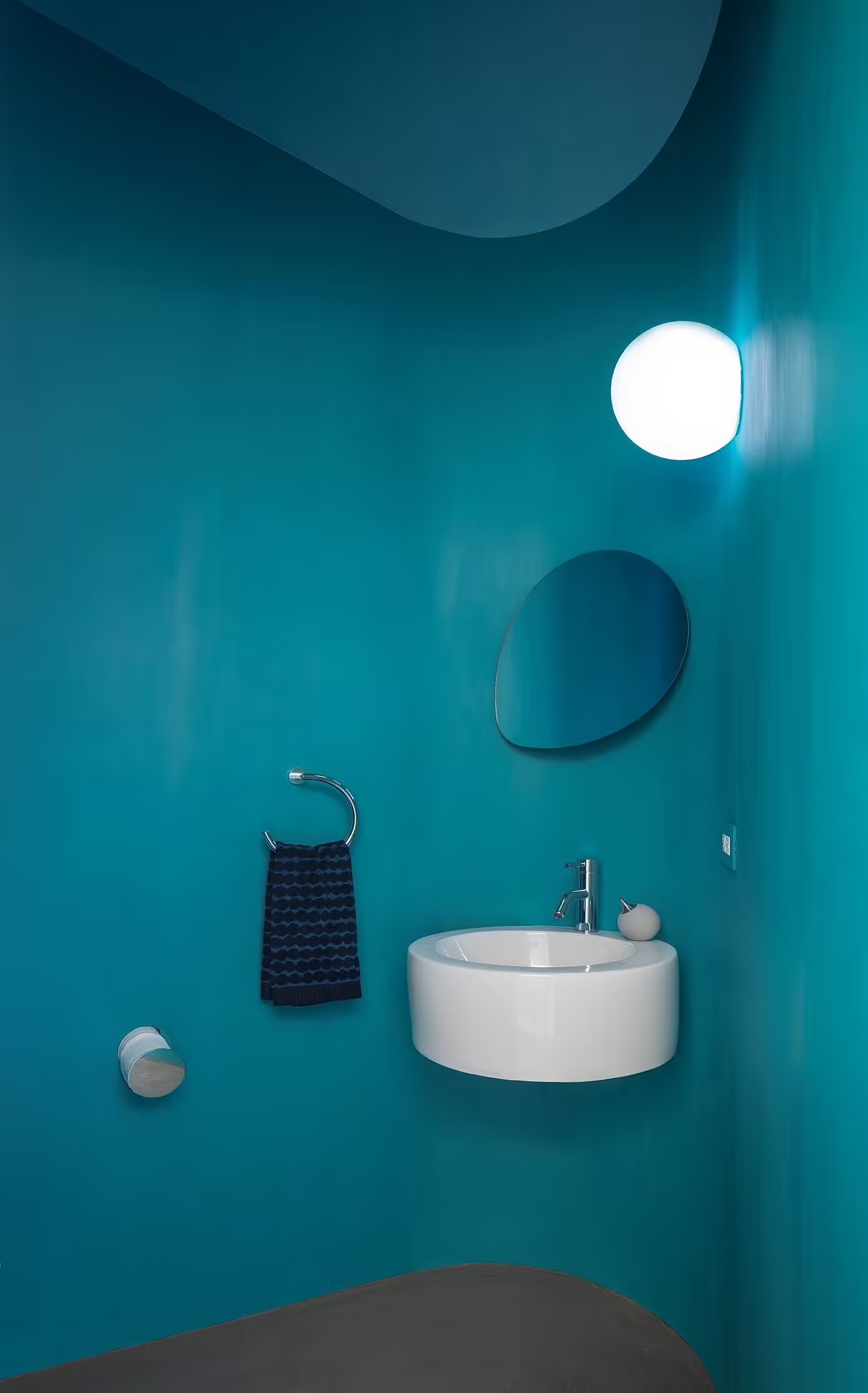 Nebo House - Bagno in Tadelakt Celeste