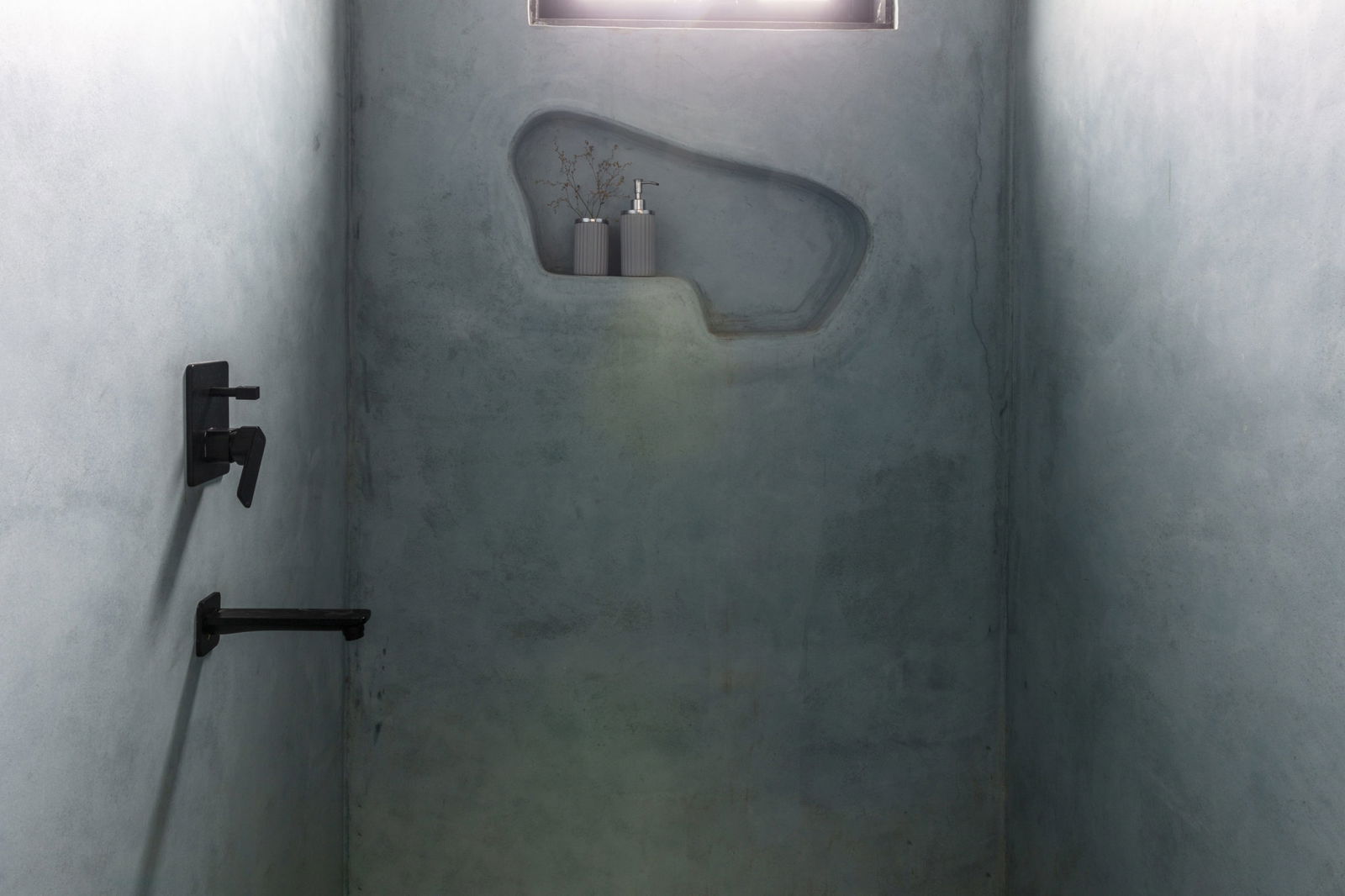 Summer House doccia in tadelakt blu