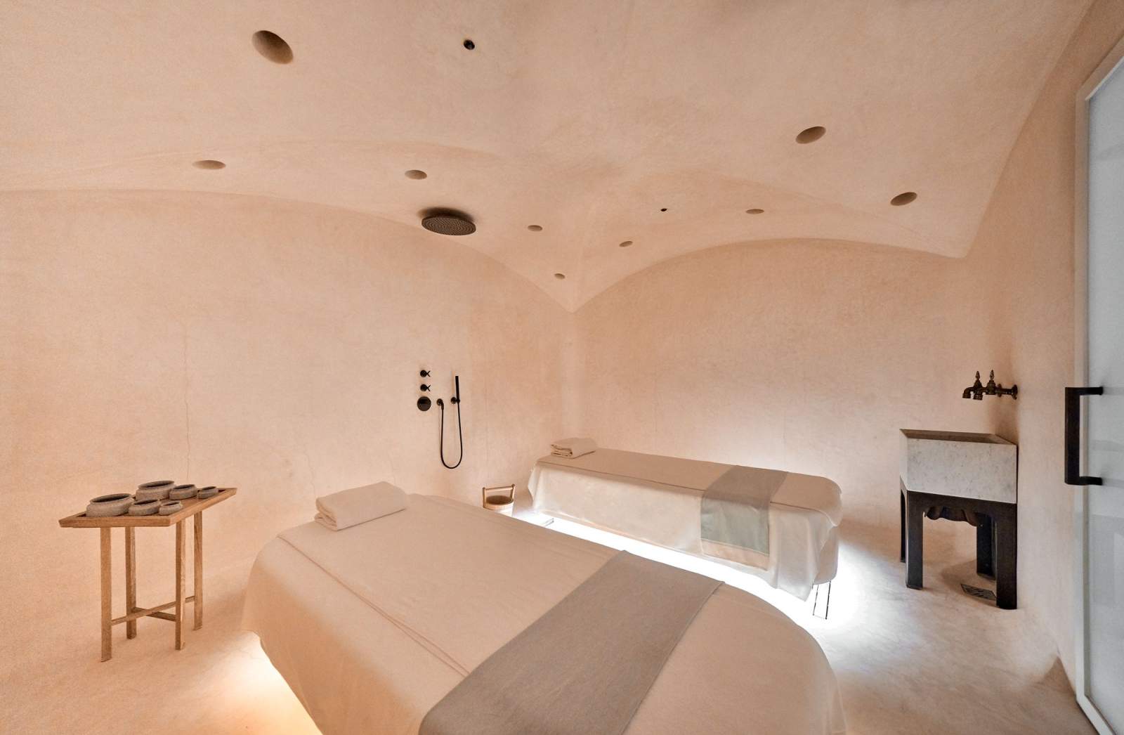 Villa La Coste sala massaggi in tadelakt